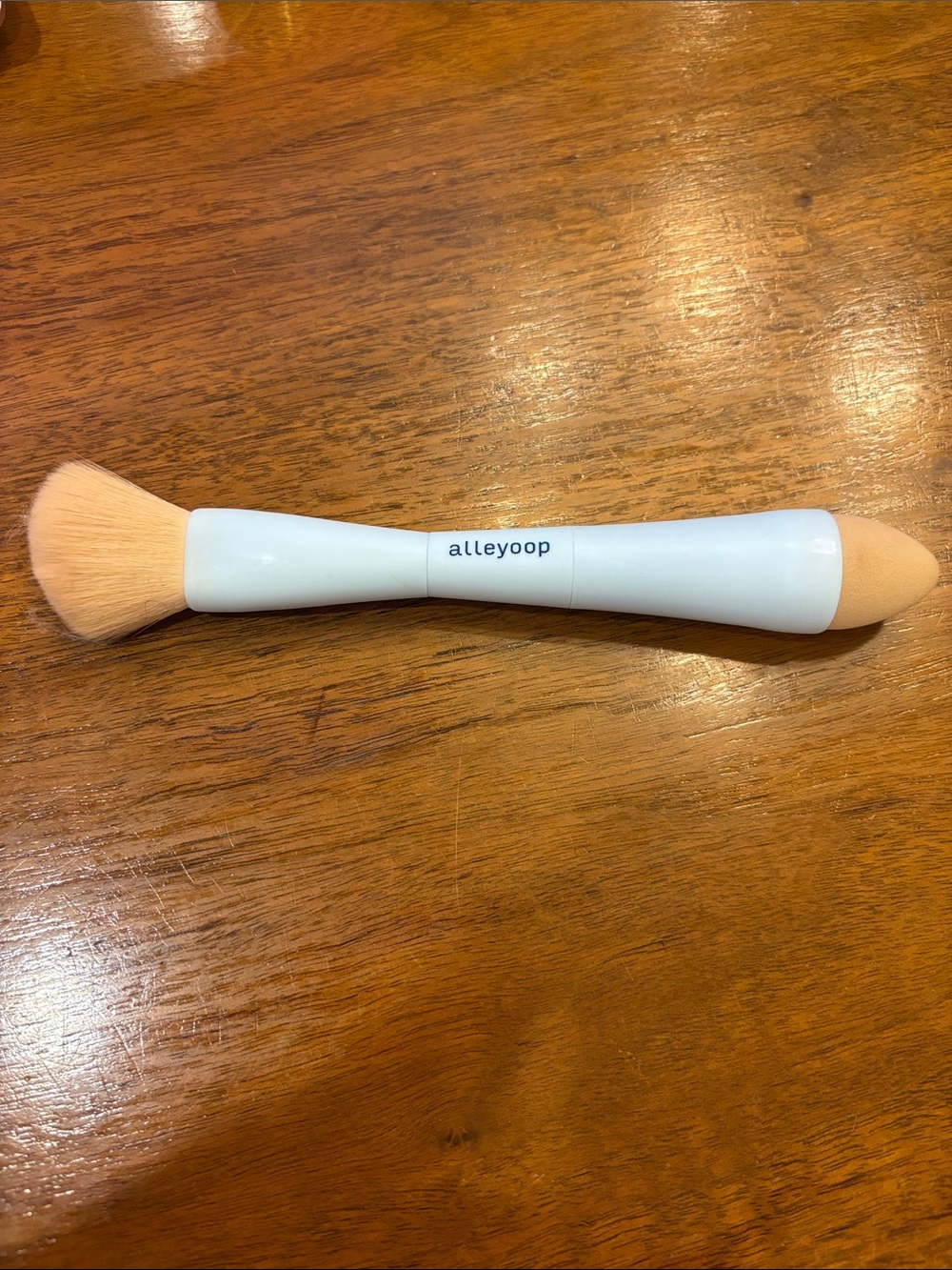 alleyoop Dual-Ended Makeup Brush & Sponge - White with Peach Bristles